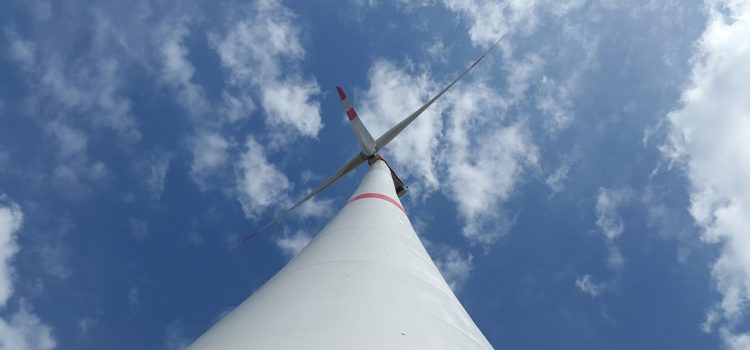 Regierung muss erneuerbare Energien fördern statt fossile Großprojekte