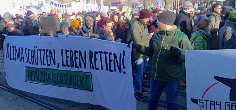 System Change, not Climate Change! protestiert gegen Pläne der schwarz-blauen Regierung