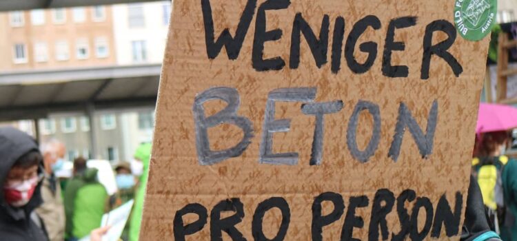Bodenlose Frechheit – Protestaktion gegen Österreichs enormen Flächenverbrauch