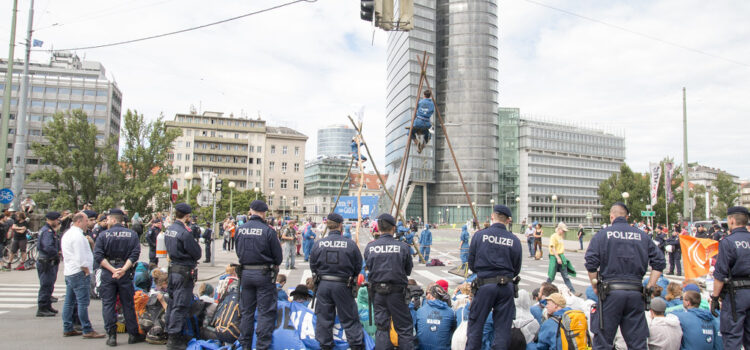 Presseaussendung: Polizeigewalt gegen Klimaaktivist:innen – Polizisten vor Gericht