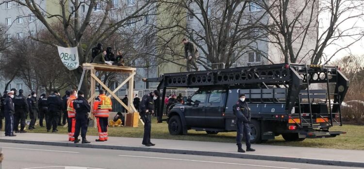 <strong>LobauBleibt: Nach Polizeigewalt Beschwerde wegen Körperverletzung von Klimaaktivist durch Verwaltungsgericht stattgegeben</strong>